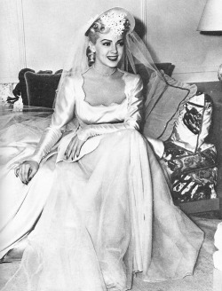 kittypackards:  Lana Turner on the set of Marriage