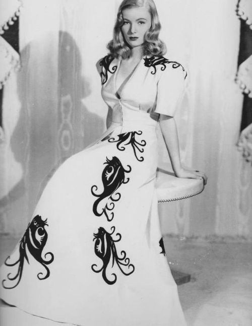 bleublanc:  Veronica Lake
