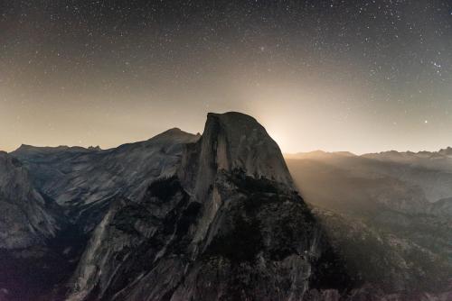 oneshotolive:  Moonrise behind Half Dome at Yosemite National Park [OC] [6016×4016] 📷: this_is_me_on_reddit 