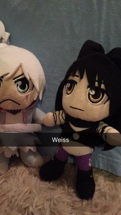 blizzardbitch-schnee:  rwbyadventures:  *EXTERNAL SCREAMING*  @theivorytowercrumbles @dashingicecream 