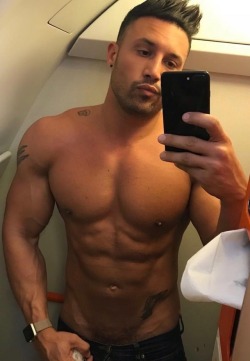 pec-men:Follow pec-men.tumblr.com for muscle pics.