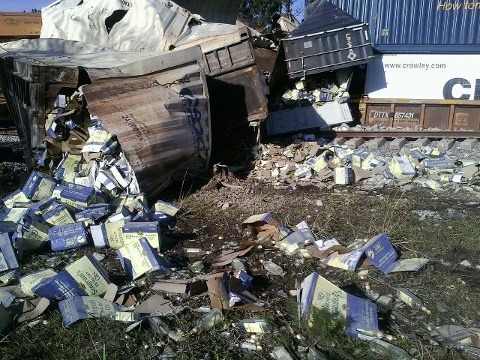 lookatthisfuckingoogle: CSX train carrying liquor derails in Ga.