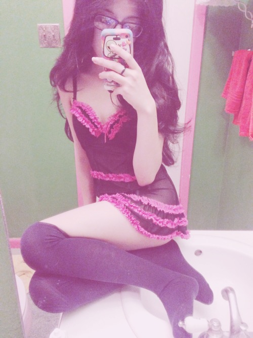 strawberry-kisu:  Gotta look cute while crying though♡