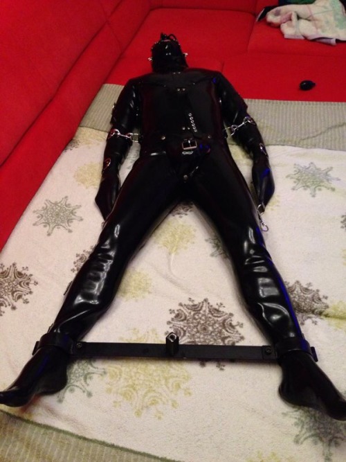 katundo: Many thanks to blackstyle for the highend bondagesuitLooking forward to get my new pants 