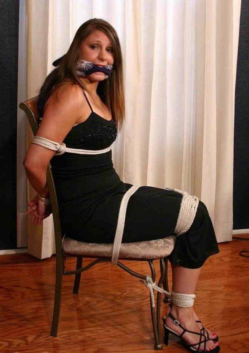 skirtnapper:Nice dress!!!But it looks so much better with some rope and a GAG!!!!