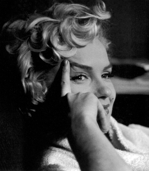 ladybegood:  Marilyn Monroe photographed