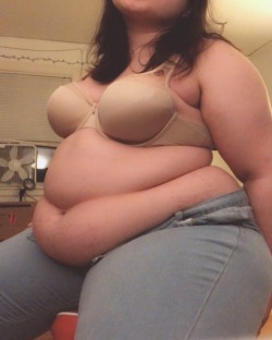 chubbychiquita-deactivated20200:tummy cannot be contained!!!! 