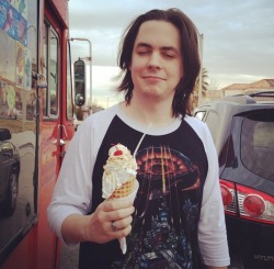 lovelypassenger:  This is my favourite picture of Arin idk From Suzy’s instapoopy 