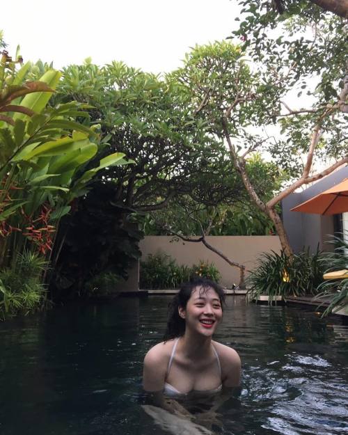 kpopgirlsinbikinis:  Sulli