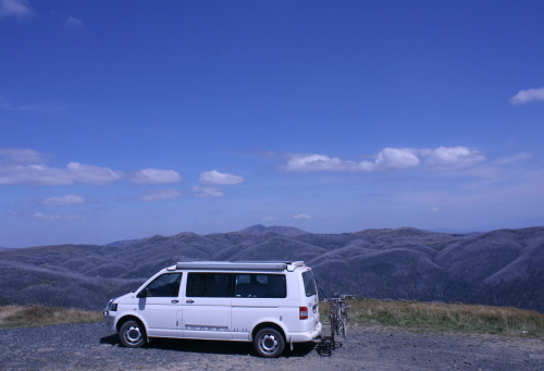 van-life:Model: 2013 VW TrakkaduLocation: Mt. Mckay, Great Dividing Range Photo: trakka.com/