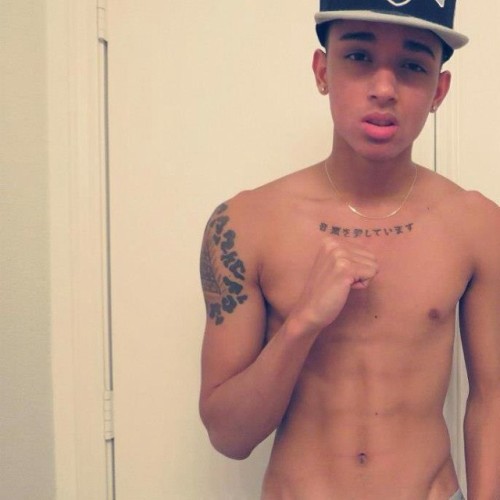 sexnthecloset:  www.sexnthecloset.tumblr.com