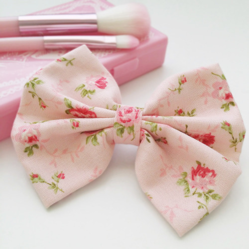 bobateahee:  Cute spring time hair accessories from Sweetheart Bows~ use thecode "boba" to get a 10% discount! x x x x x x x x x 