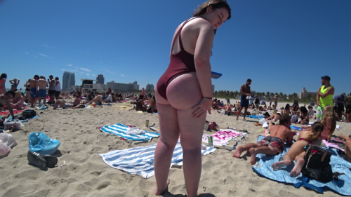 candidbubbles:  Go visit candidbubbles.com NOW to see this bubble booty pawg! There are FOUR PARTS!  So sexy