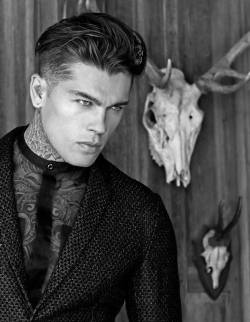 innabk:  Exclusive Elle Vietnam Man Photographer: Juan Martin Model: Stephen James 