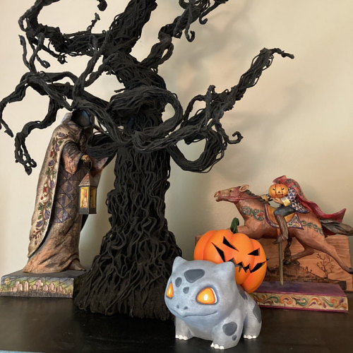 retrogamingblog2:Halloween Bulbasaur Figure made by LV99DOGE