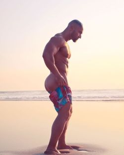 ohmymuto:  Waiting for summer like @francoisssagat #exterface #kicksagat