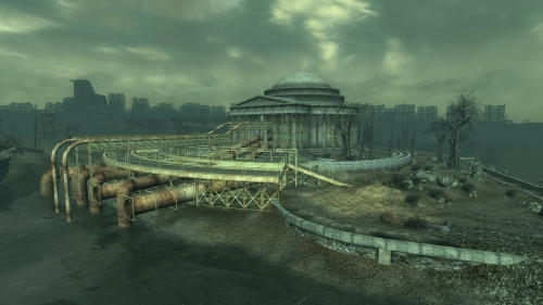 zacklover24: nikkiwash3r3: Fallout V/S reality, pictures collected but not taken by me.  @aquac