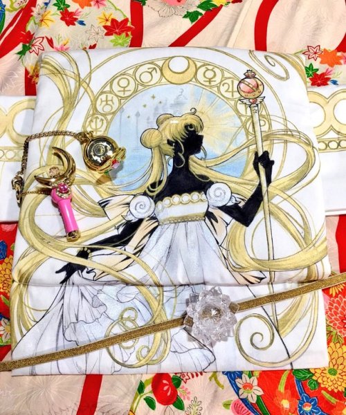 tanuki-kimono:Hand painted Sailor Moon obi by @kimono_ruu (and by the name of the moon I am 7 years 