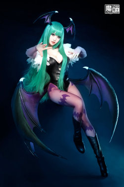 godsofcospay:  Morrigan Aensland CosplayPhotographies by Mengjie LuanCosplay by Yan 