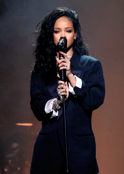ikonicgif: Rihanna performs onstage during