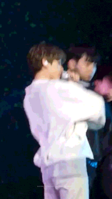 baconnotbaekhyun:Byun Baekhyun ft his LETHAL bodyrolls 😵+ please someone make