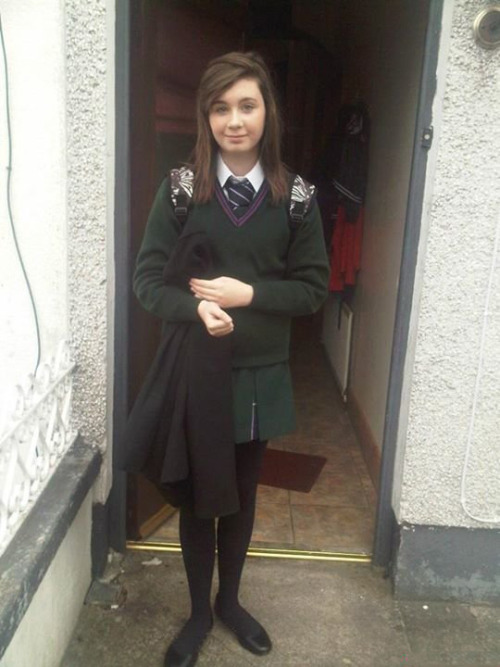 schooluniformfashions: A fashionable school girl on her way to classes.