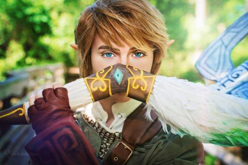 kamikame-cosplay:  Epic Link cosplay from Legend of Zelda by Amouranth. Photos by Michael Shum.