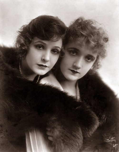 hauntedbystorytelling: Albert Witzel (Witzel Studios, LA)  :: Portrait of American actresses, sisters Norma Talmadge (1894–1957) and Constance Talmadge (1898–1973). https://painted-face.com/