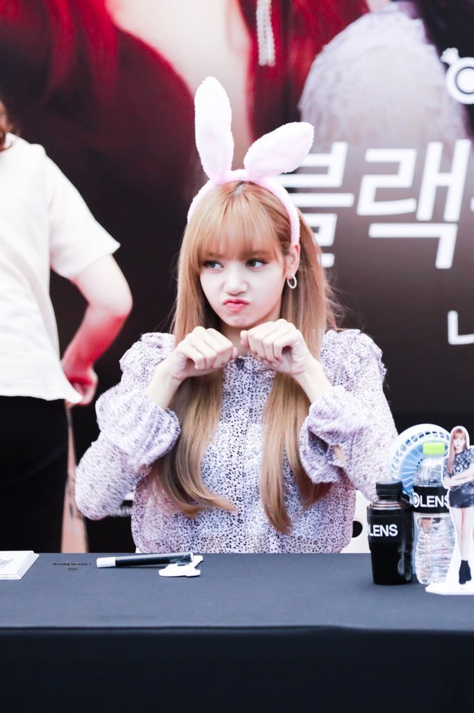 25+ Lisa Manoban Cute Pictures - Gallery Of Korean Pop Idol