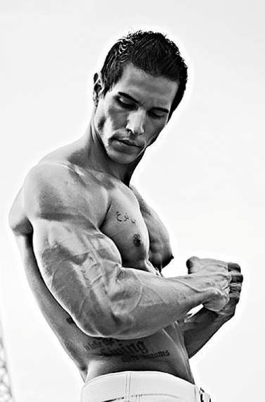 jocks-bros-n-hipsters:  surveying-men:  Alan Valdez      (via TumbleOn)