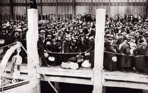 Belgian refugees at the West Flanders port of Ostend during WW1.