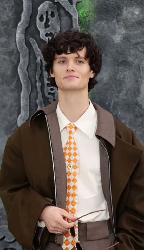 I NEED FANFICS OF HIM.