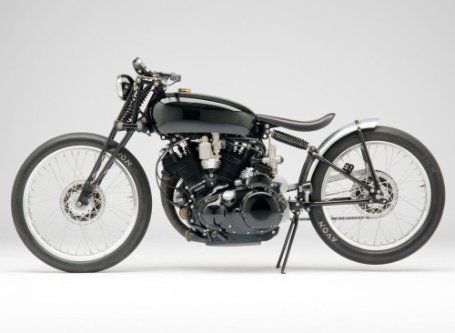bobberinspiration:  1952 Vincent Rapide Series C “Black Lightning” Special.