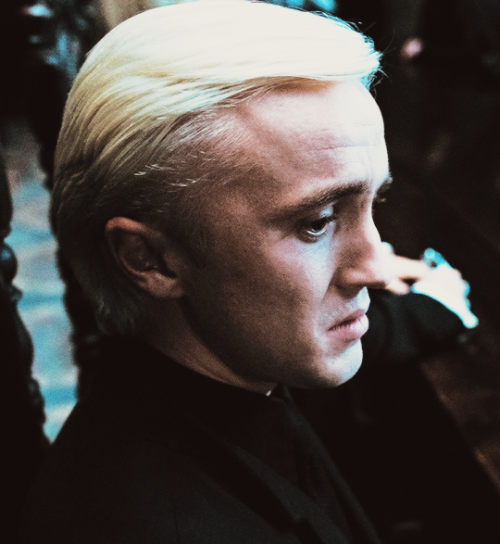 knockturnallley:“To Malfoy’s left, his wife made an odd, stiff nod, her eyes averted from Voldemort 