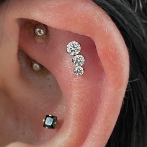 Adorable flat piercing using @industrialstrength jewellery. Send me a message to get in ASAP. I have