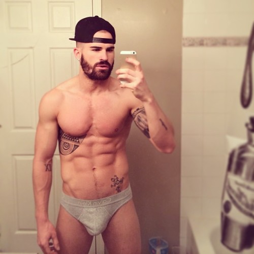 strongjaws:  Post gym #abs#beard#briefs#chest#fit#fitness#gay#gym#gayboy#gaymuscle#guyswithtattoos#homobros#instafit#instagay#inspiration#man#muscles#motivation#pecs#scruff#selfie#strongjaws#snapbacksandtattoos#tattoos#vancouver#workout 