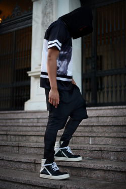 airvei:  overdeauxis:  k1r15:  Dark as Satan’s ass  Follow Overdeauxis, The Streetfashion Bible!  PURE FASHION  