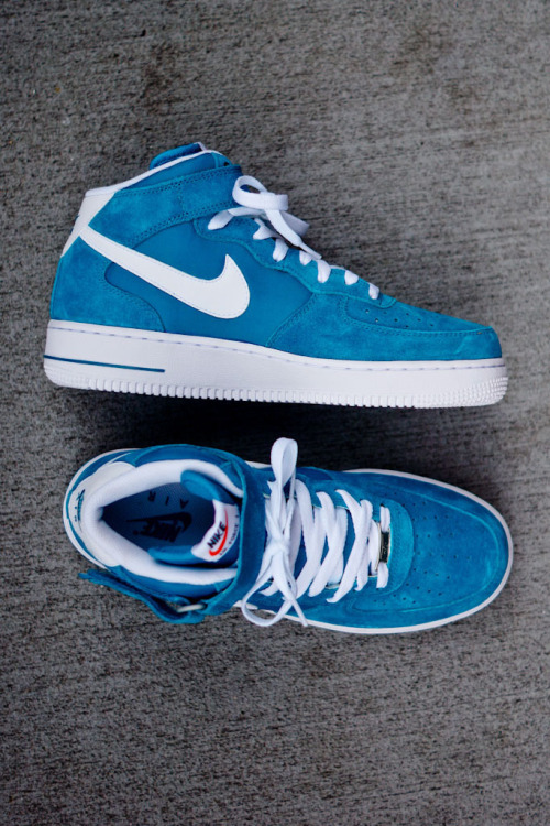 e-x-pre-s-s:  Nike Air Force 1 Mid’07-Teal. 