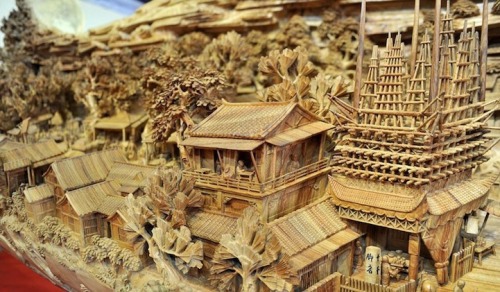 escapekit:  40-foot hand carved sculpture  Chinese wood carver Zheng Chunhui’s incredible hand-carving skills has created this beautiful carving. Standing more than 40 feet long, almost 8 feet wide, and, at one point, 10 feet tall, the massive work