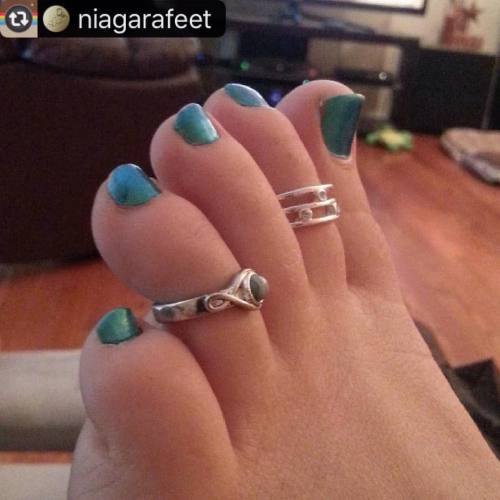 Follow @niagarafeet for more! Interested in being a model for this page? Send me a DM or Kik message