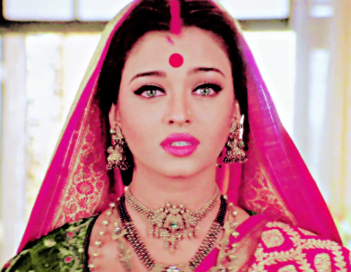 aashiqaanah:  Screencap meme: Princess Paro, what a Beauty