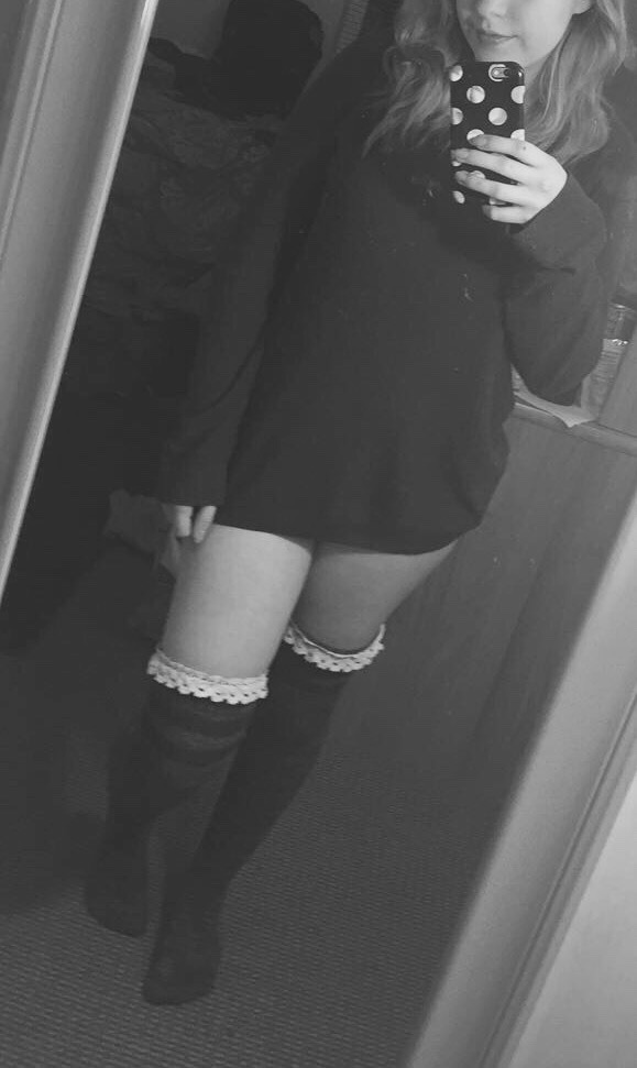 shyhornyandcute:  It’s beginning to look like Christmas 🎄
