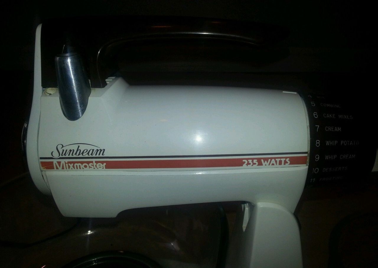 1957 Deluxe Sunbeam Automatic Mixmaster Mixer in PEACH and runs perfectly  💖 I couldn't say no… 😇 : r/vintagekitchentoys