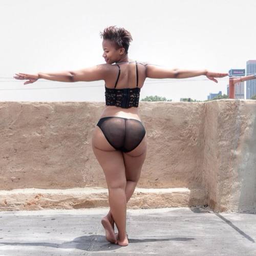 niceblackbabes:  Ready to find lonely black