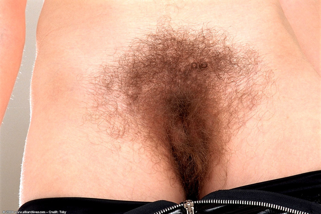 superhairyandhirsutechicks:  megahairypussybushes:  Charlotte with the BIG Bush 