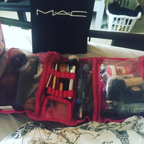 My make up bag is so full!! As I keep adding more of my beloved #maccosmetics products I myself runn