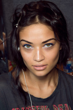 uglyducklingturnedblackswan:  Shanina Shaik