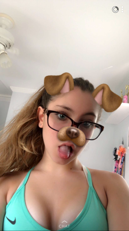 teencreeper13: Who wants her nudes / Snapchat? Dm for price