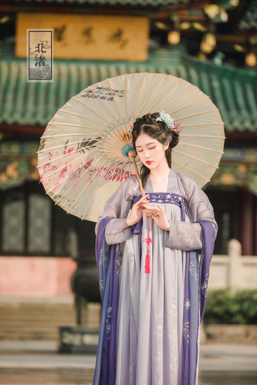 hanfugallery:Traditional Chinese hanfu by 北渚