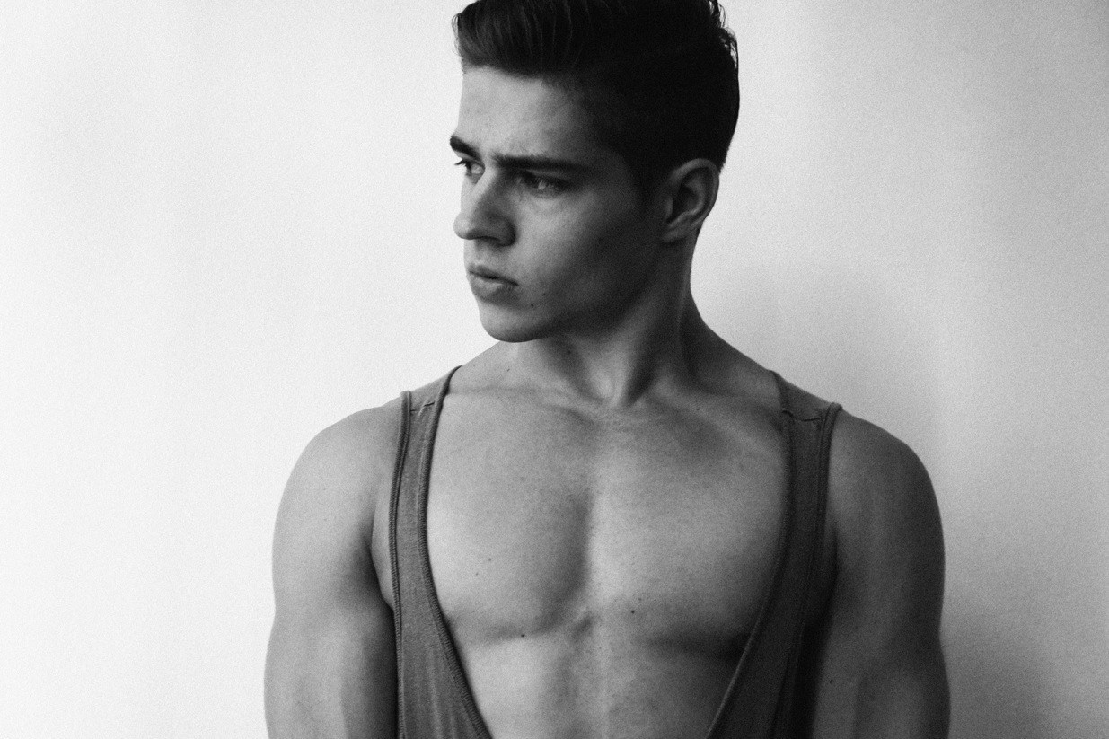 male-eyegasms:   Jeroen Kerkhof in Run Boy Run by Barry Marré